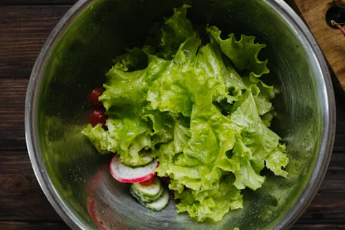 Légumes Verts Sur Bol En Acier Inoxydable