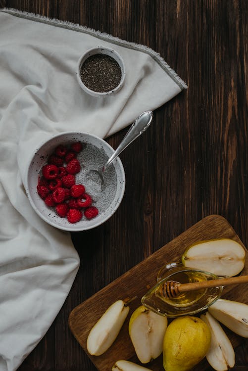 Gratis Yogur De Chía Con Frambuesa Y Peras Foto de stock