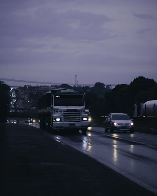 免費 交通, 卡車, 晚間 的 免費圖庫相片 圖庫相片