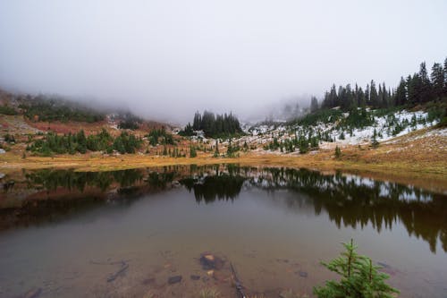 Free Mountain Lake in Early Morning Stock Photo