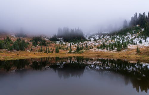 Бесплатное стоковое фото с вниз, вода, гора