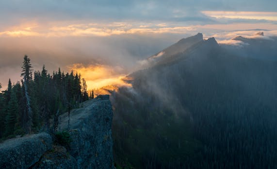 Breathtaking view of sunrise illuminating foggy Cascade Range mountains in Washington State.