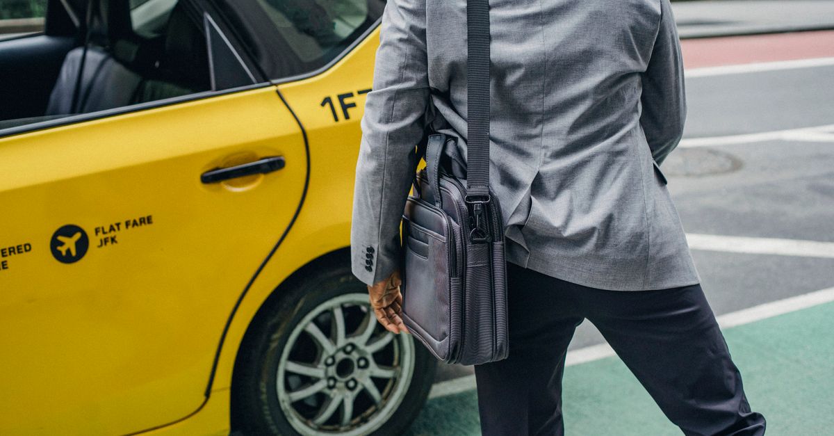 Sacoche bandoulière homme : Top 15 modèles 2026