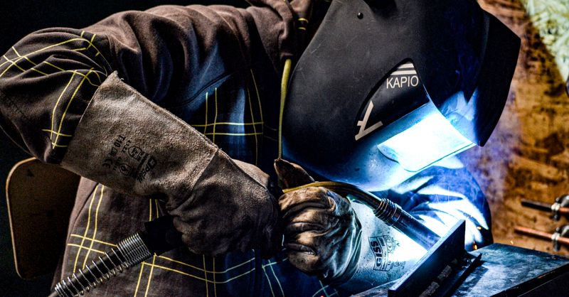 Débuter la soudure à l’arc : électrodes et réglages essentiels pour réussir