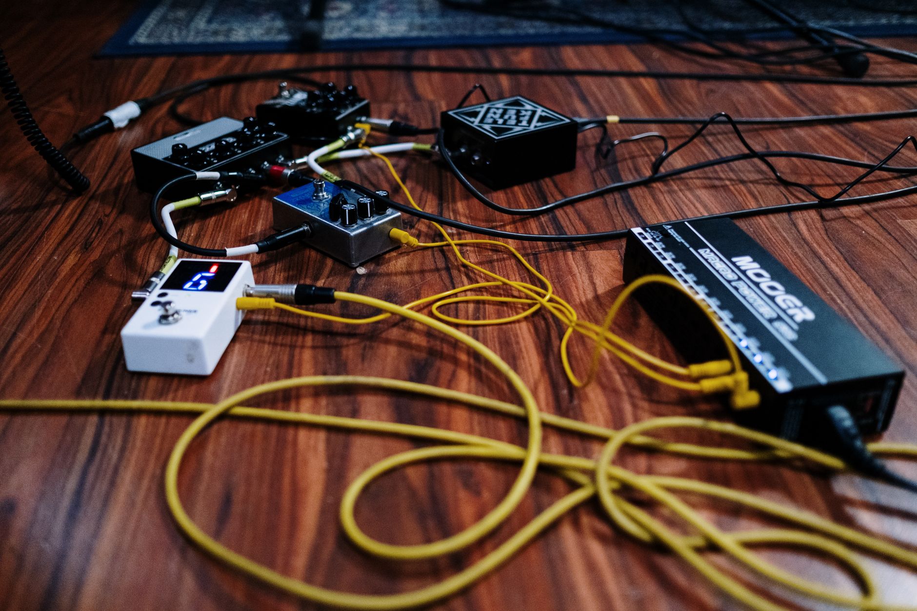 Pedalboard Signal Chain Close-up of fuzz chorus and reverb pedals for shoegaze production