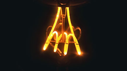 бесплатная Включенная лампа накаливания Стоковое фото