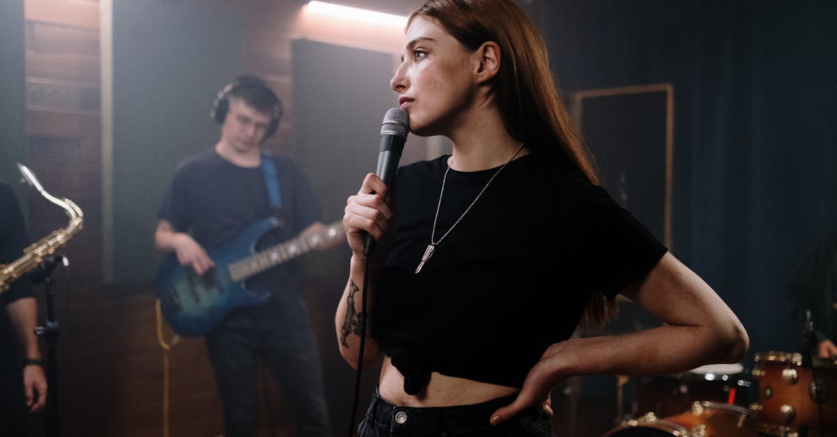 生活:D4VD如何認識Celeste Rivas?母親揭露紋身與歌曲背後故事