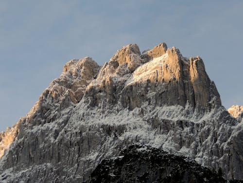 dağ doruğu, doğa, Kaya içeren Ücretsiz stok fotoğraf