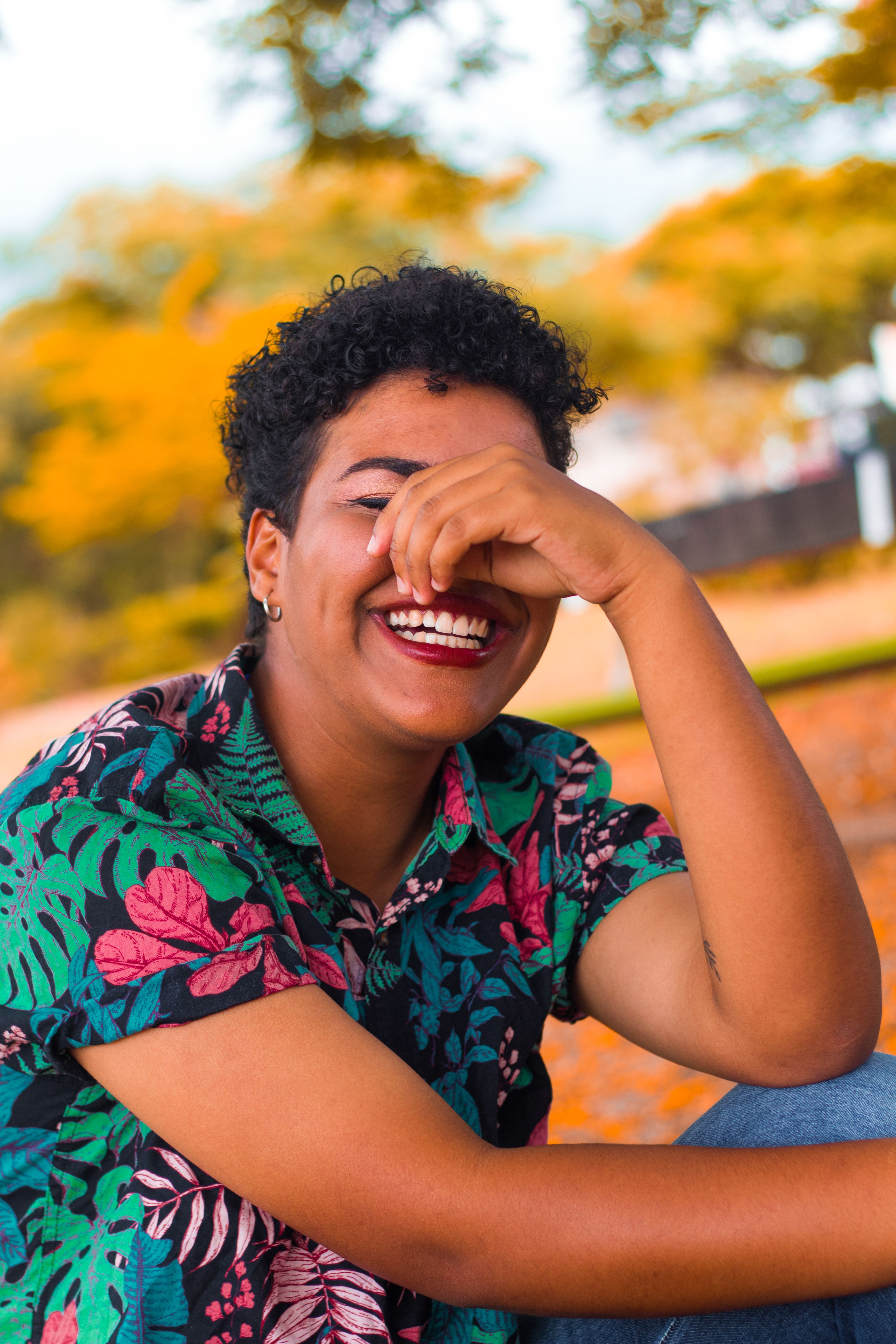 Online dating: starting a conversation on a niche platform
