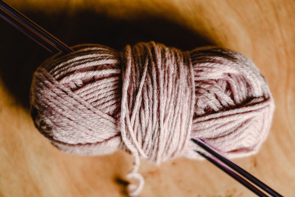 Knitting Needles vs Crochet Hooks: Sizes, Materials, and Which to Buy First