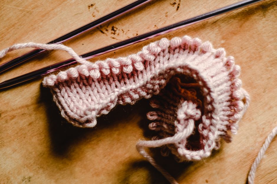 close-up of garter stitch ridges showing how to count rows - garter stitch knitting