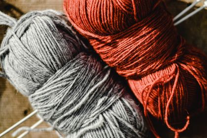 Rust and grey wool skeins side by side, photo by Eva Bronzini on Pexels