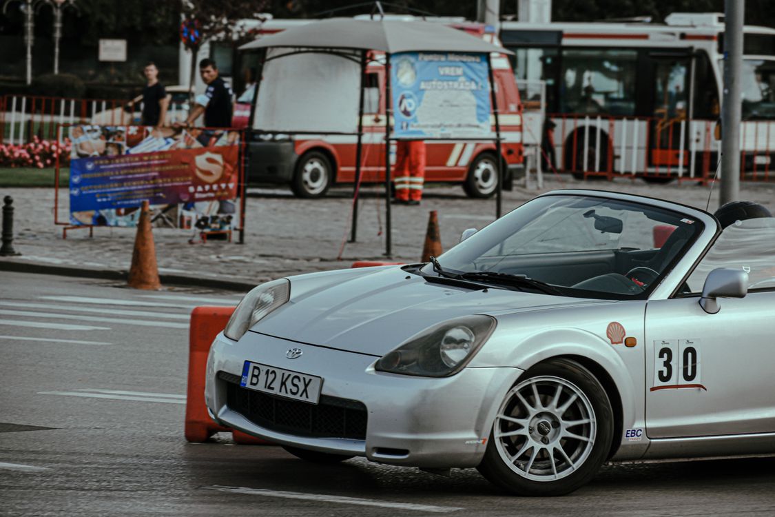 Silver cabriolet racing in city center · Free Stock Photo