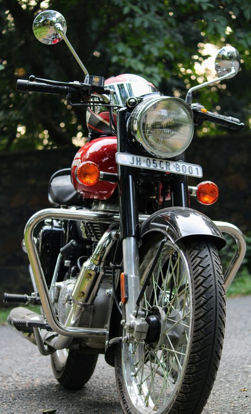 Free Close-up of a classic parked motorcycle with a vintage style in an outdoor setting. Stock Photo
