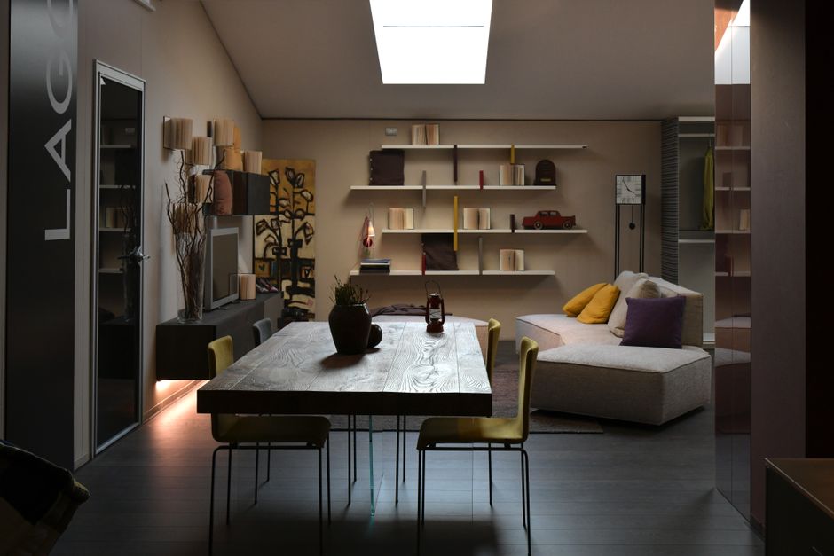 Italiaanse design fauteuils in moderne woonkamer. Italiaanse design fauteuils in moderne woonkamer.
