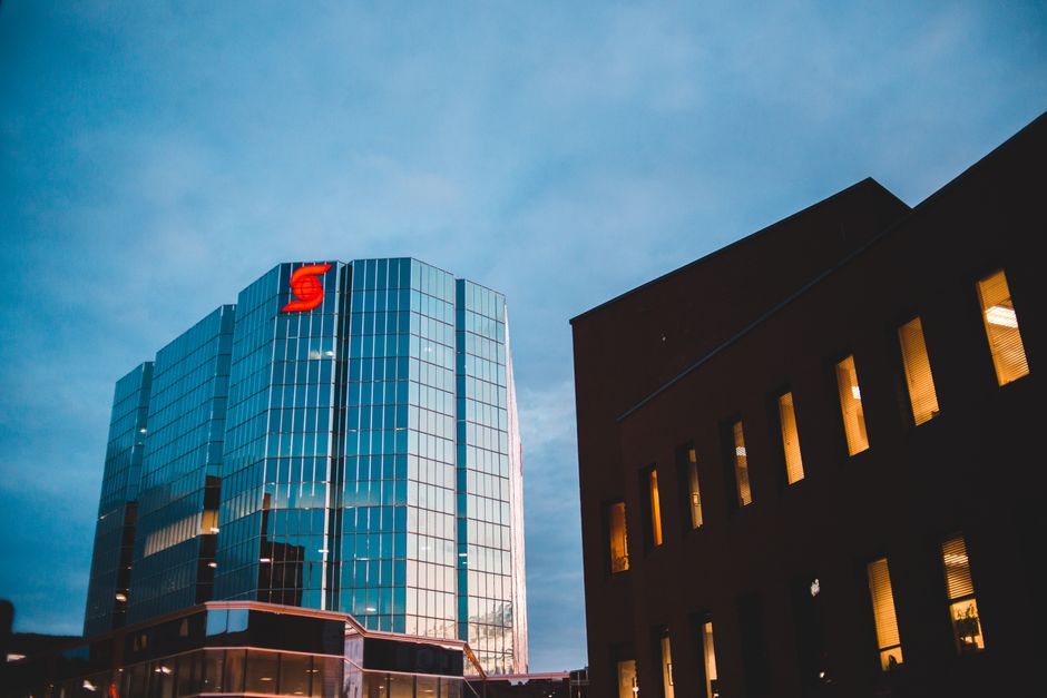 Die Aktien der Scotiabank steigen um 7%, nachdem die Einnahmen für Q3 die Erwartungen übertriffen und das Ziel erhöht wurde