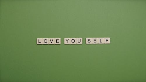 Darmowe zdjęcie z galerii z bloki liter, ekspresja, kocham siebie
