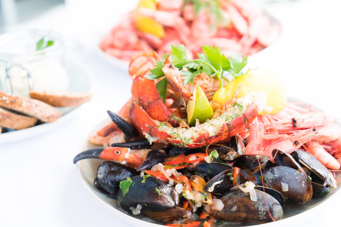 Free Bowl of Mussels and Shrimps Selective-focus Photography Stock Photo