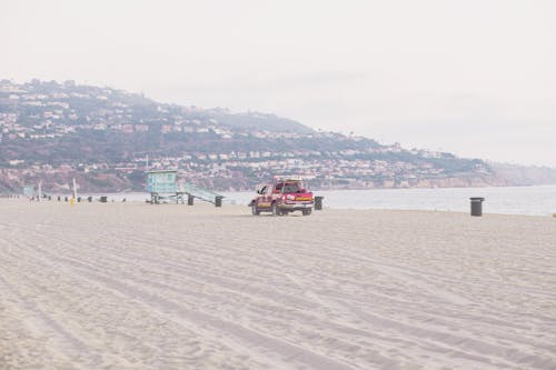 Foto profissional grátis de areia, automóvel, litoral