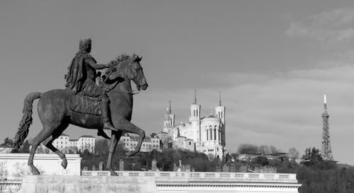 Photos gratuites de attraction touristique, black and white, cavalerie