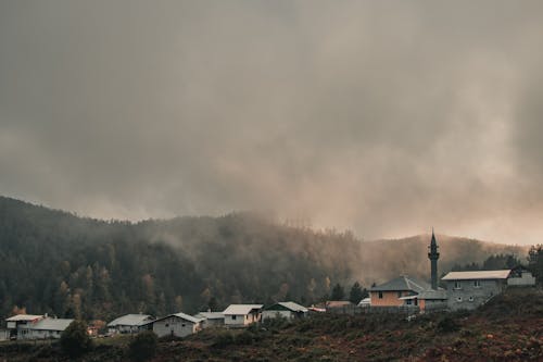 akşam karanlığı, arazi, çatı üstleri içeren Ücretsiz stok fotoğraf