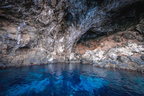 Scenic view of high vertical mount with bumpy surface against rippled sea in daylight