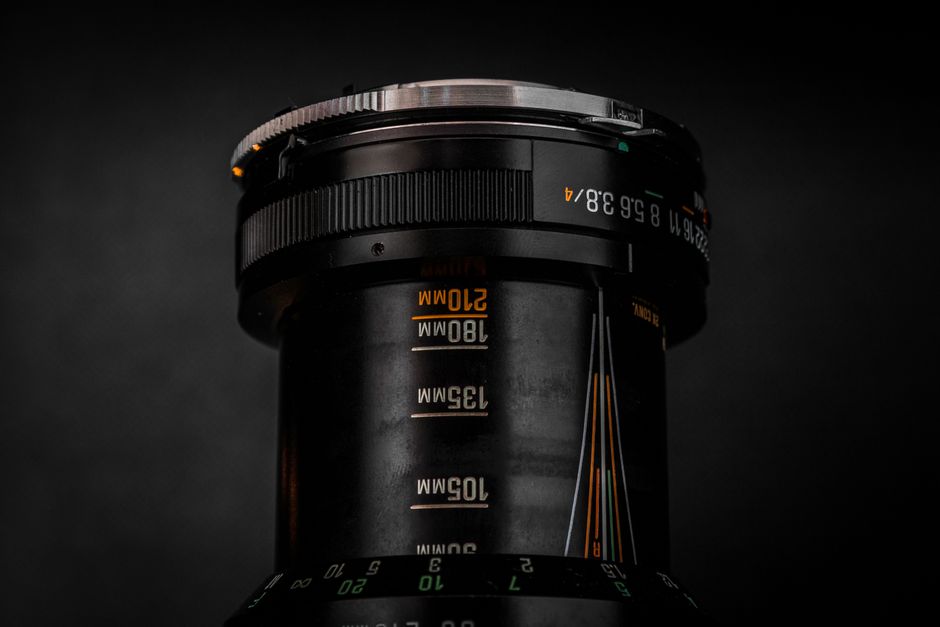 Diagrama comparando distância de trabalho entre objetiva macro 17.5mm e 45mm na mesma ampliação