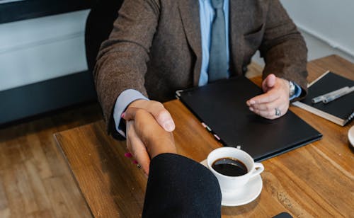 Free Crop businesspeople making deal during workday Stock Photo