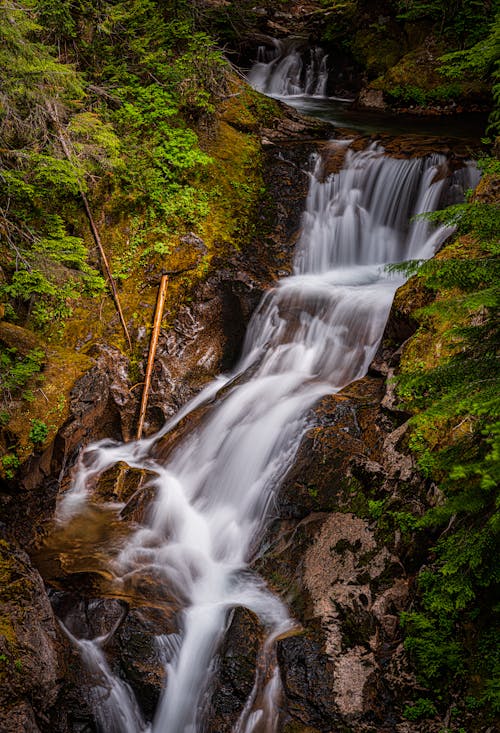 бесплатная Бесплатное стоковое фото с водопад, гора, движение Стоковое фото