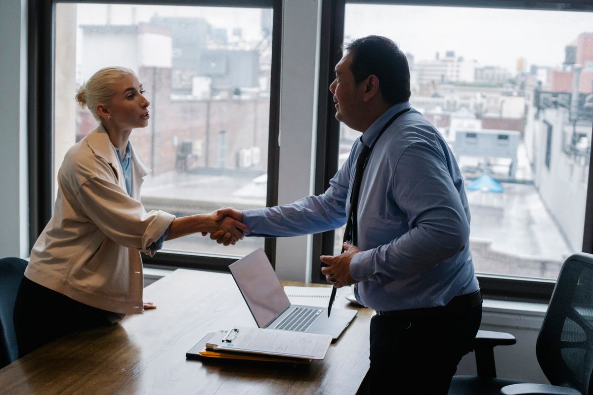 Recruter son premier salarié : coût employeur réel - Calculer le coût employeur selon le niveau de salaire