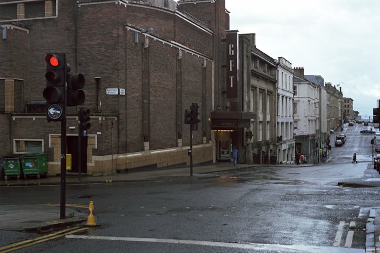 Stoplight In A Small Intersection