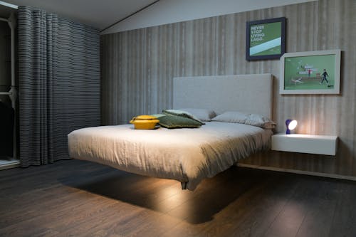 Ilmainen kuvapankkikuva tunnisteilla levitoiva, makuuhuoneen sisustus, minimalistinen Kuvapankkikuva