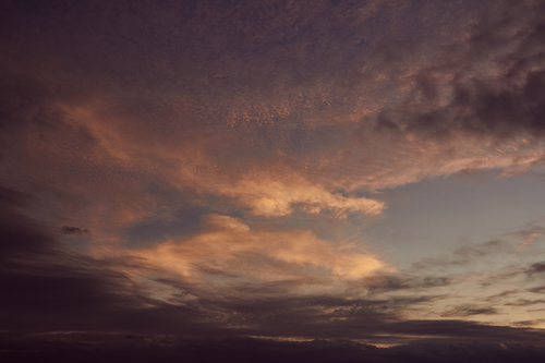 Free Beautiful pink and orange hues paint the evening sky, creating a serene and calming atmosphere. Stock Photo