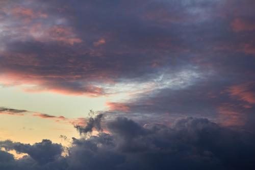 Free Peaceful sunset sky with vibrant pink and blue clouds creating a dramatic evening atmosphere. Stock Photo