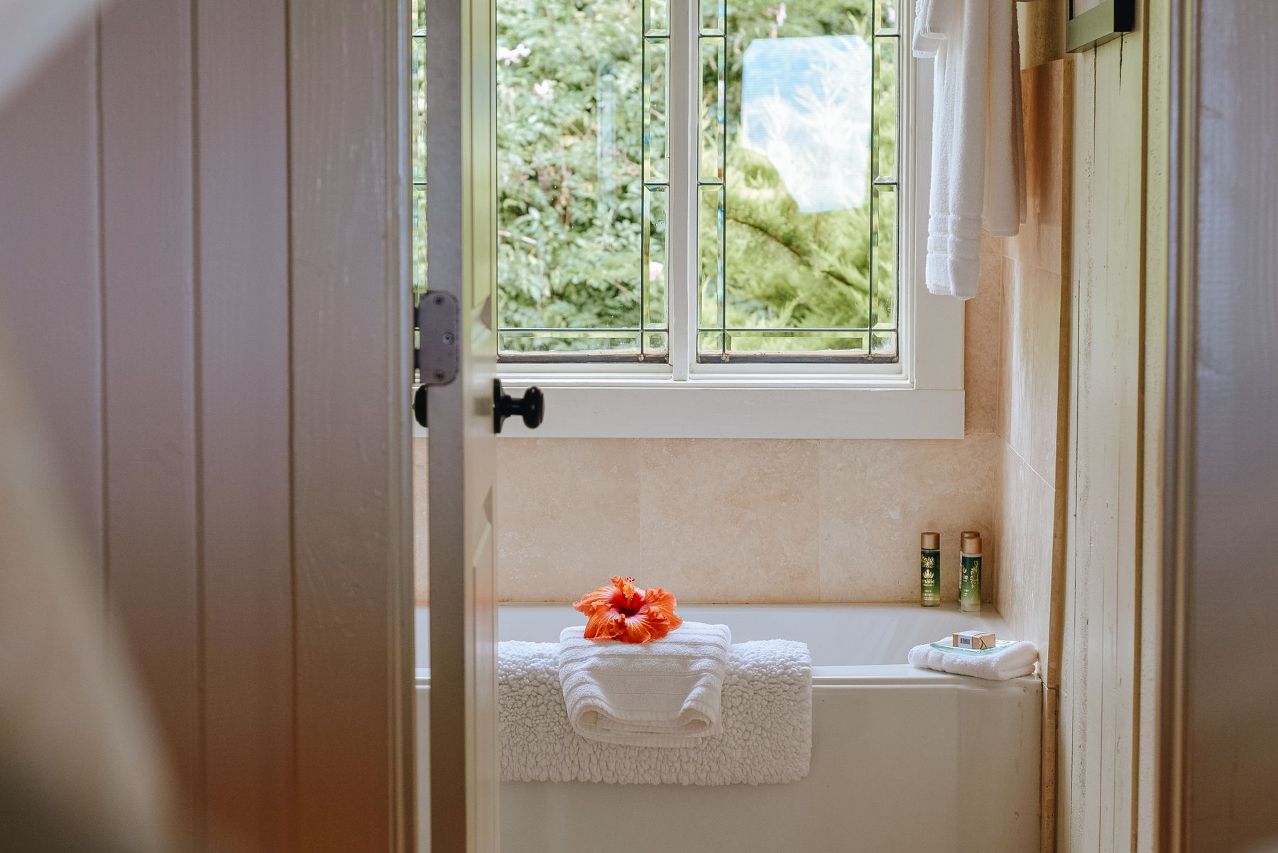 Resort-style bathroom with a visually open, calm connection between functional zones