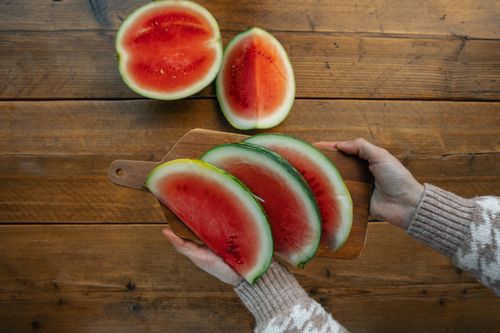 Free Top view of juicy watermelon slices on a wooden board, perfect for healthy eating. Stock Photo