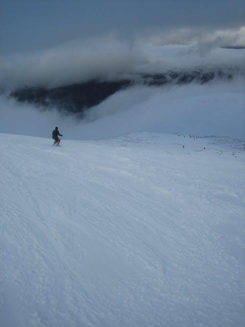 бесплатная Бесплатное стоковое фото с вертикальный выстрел, гора, зима Стоковое фото