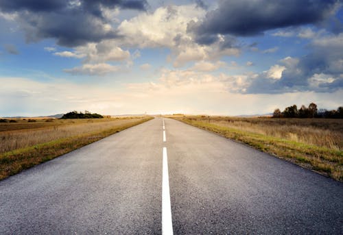 Free Asphalt Road Under Cloudy Sky Stock Photo