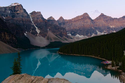 Photos gratuites de à couper le souffle, conifère, eaux calmes