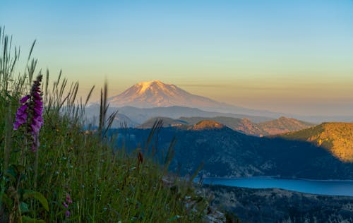 Free Scenic View of Volcano during Dawn  Stock Photo