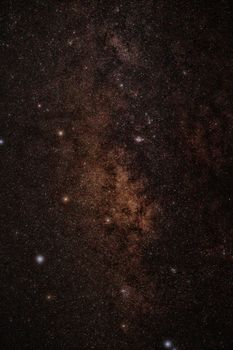 银河系中，无数恒星闪闪发光，景色迷人