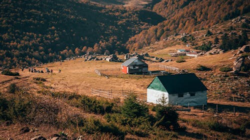 Free Small houses in mountainous terrain Stock Photo