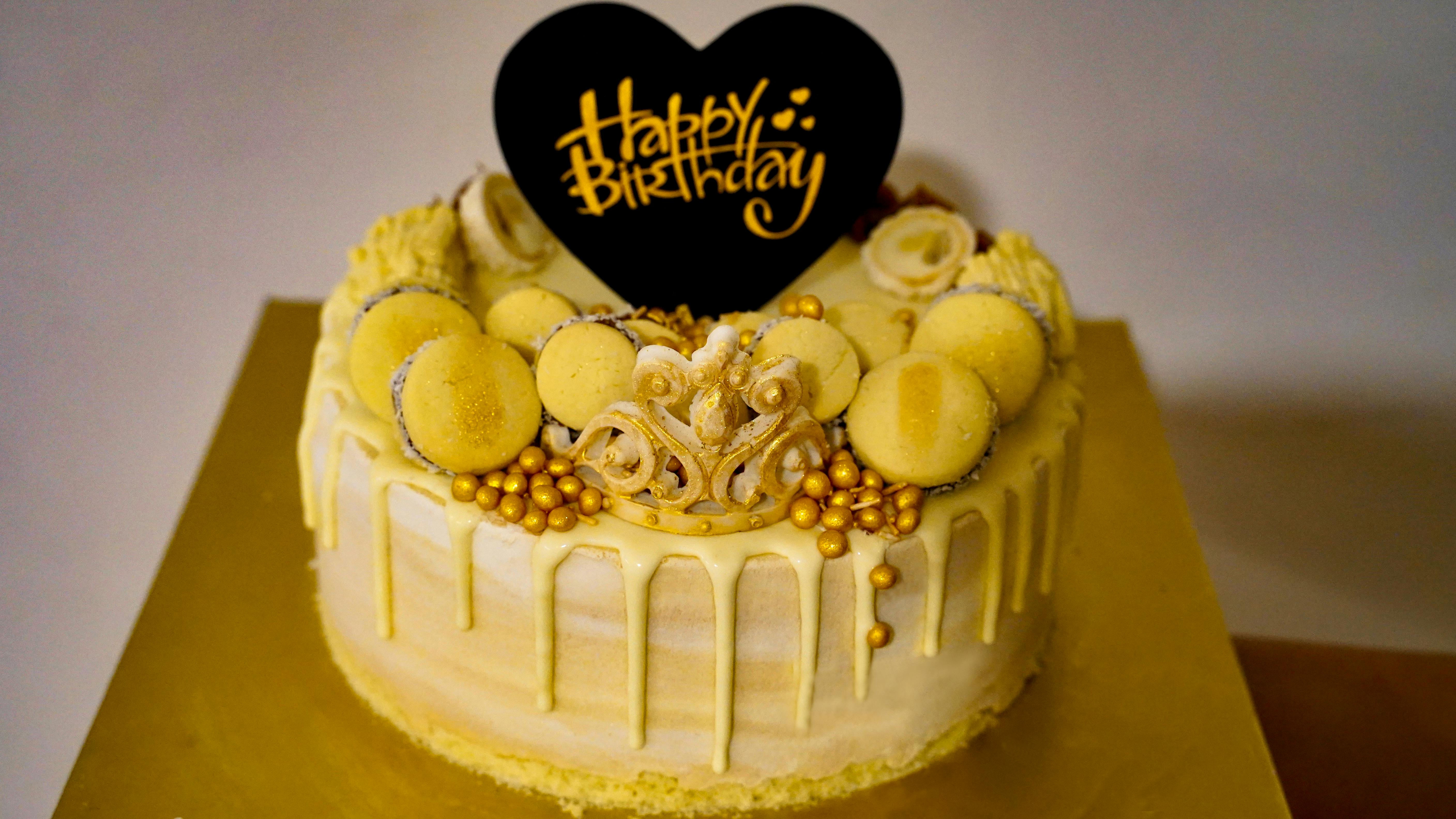 Gold Cake Decorations Stock Photos and Pictures - 51,600 Images