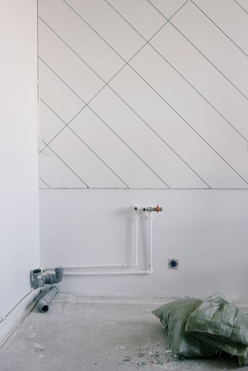 Pale interior corner with linen — photo by Ksenia Chernaya on Pexels