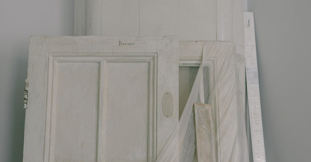 How to put a door on hinges