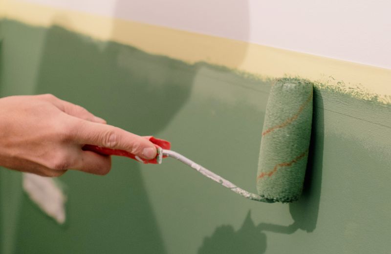 Painting the walls of an apartment