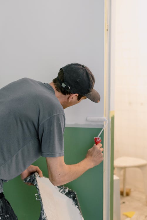 Free Man painting walls in new apartment Stock Photo