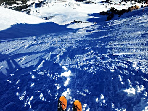 Personne Faisant Des Skis De Neige