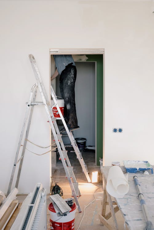 Free Crop man doing renovation in room Stock Photo