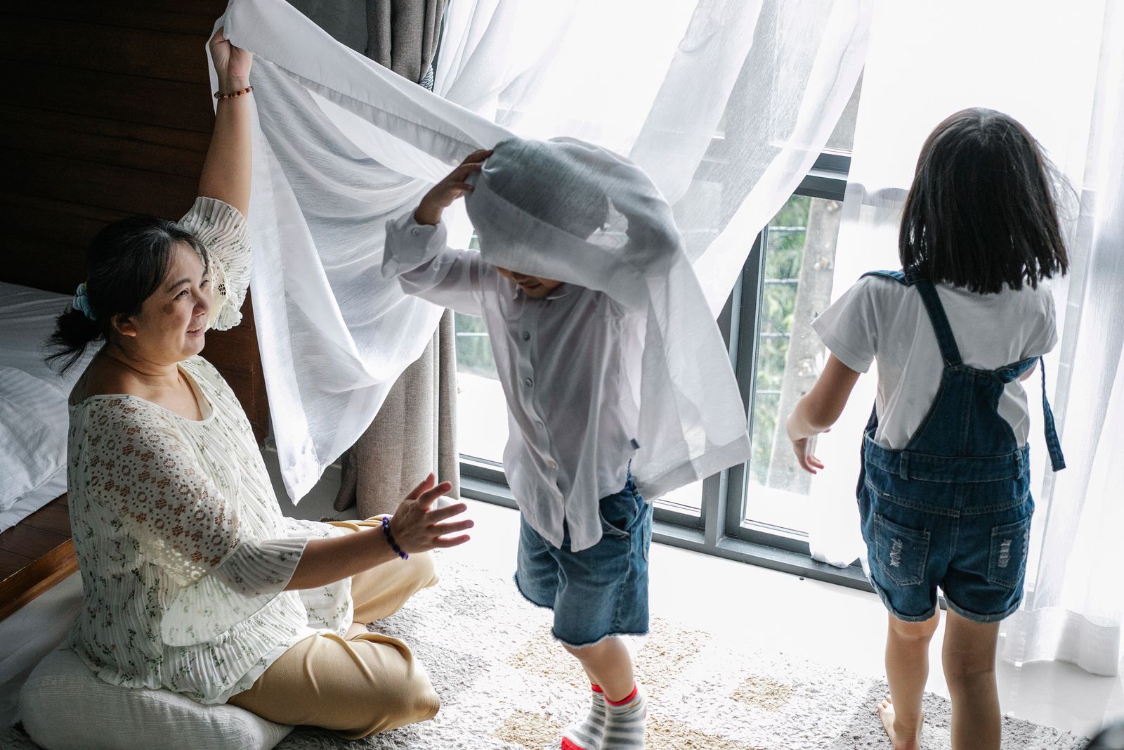 Comment choisir une garde d'enfants à domicile à Paris : les 6 critères essentiels